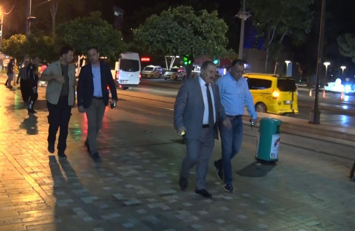 Antalya'da emniyet müdürü gece yürüyerek denetim yaptı