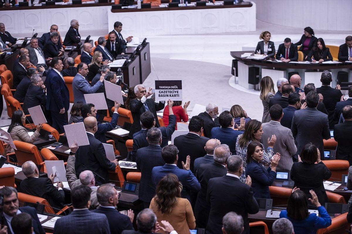 Sosyal medyada dezenformasyon yasası görüşmeleri: Muhalefet TBMM'yi sabote etti