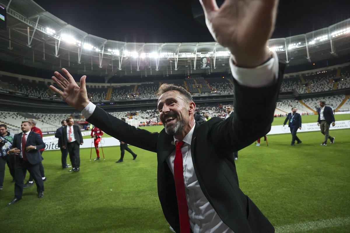 Osman Çakmak: Camide ayağımızı öpmeye çalıştılar