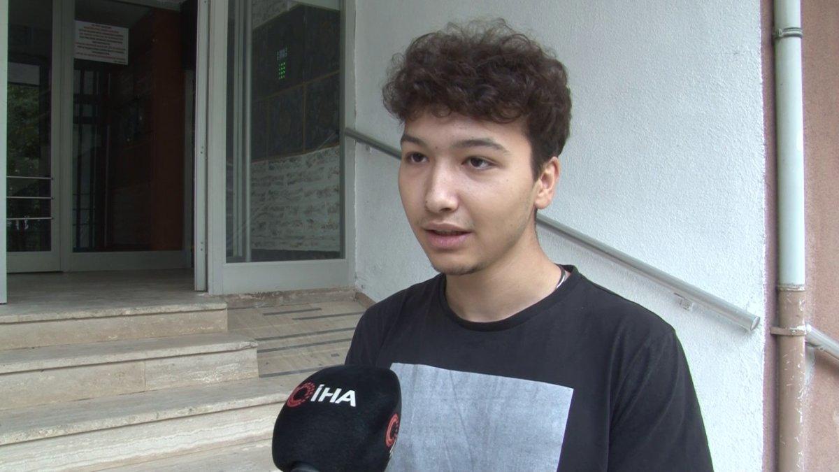 Esenyurt'ta siteye giren şahıs, gençleri bıçakla kovaladı