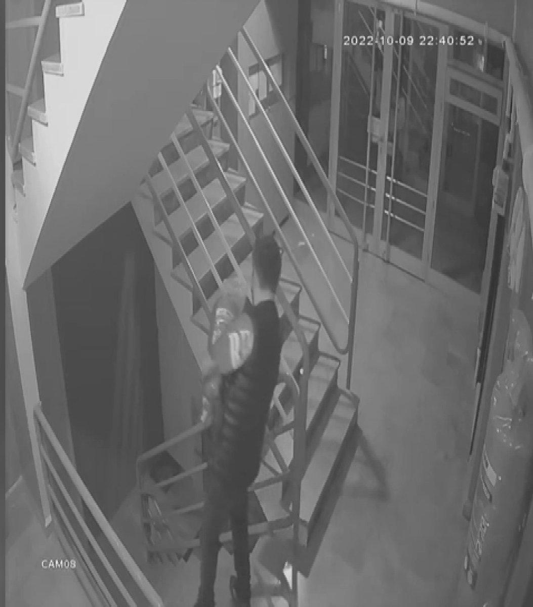 Esenyurt'ta siteye giren şahıs, gençleri bıçakla kovaladı