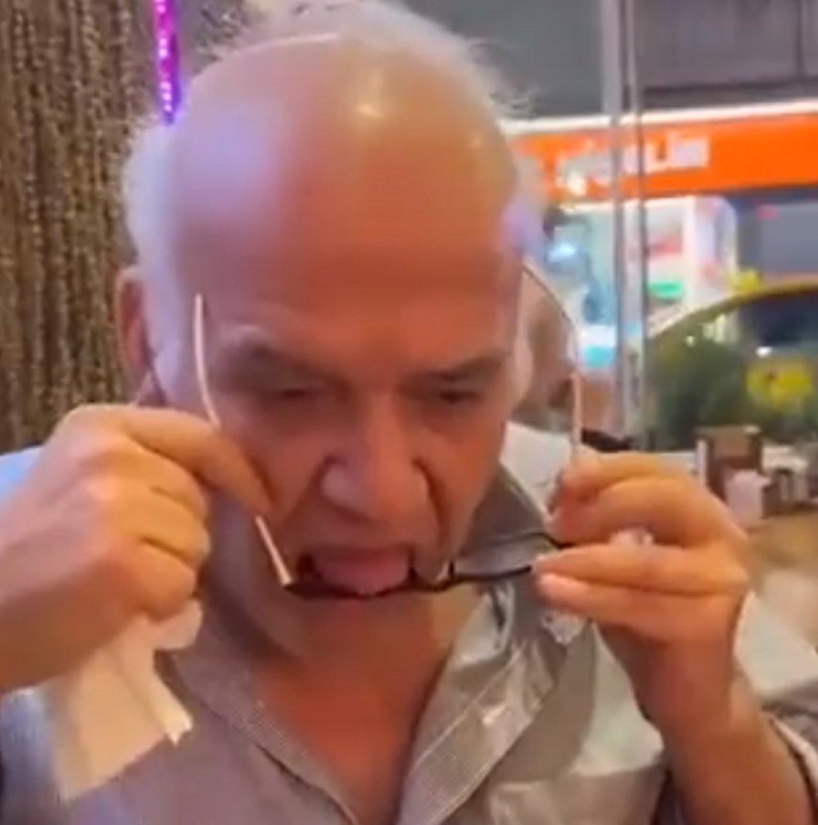 Ahmet Çakar'ın gözlüklerini silme şekli tartışma yarattı