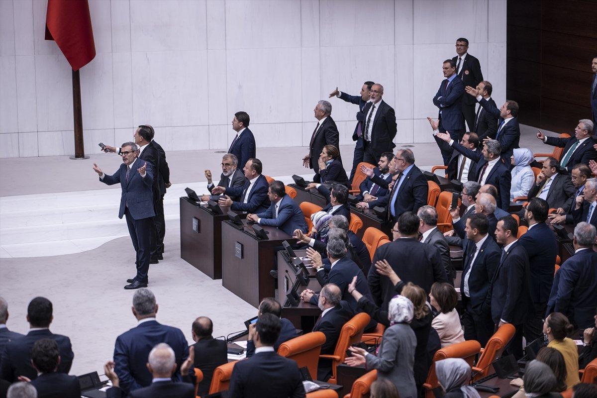 Sosyal medyada dezenformasyon yasası görüşmeleri: Muhalefet TBMM'yi sabote etti