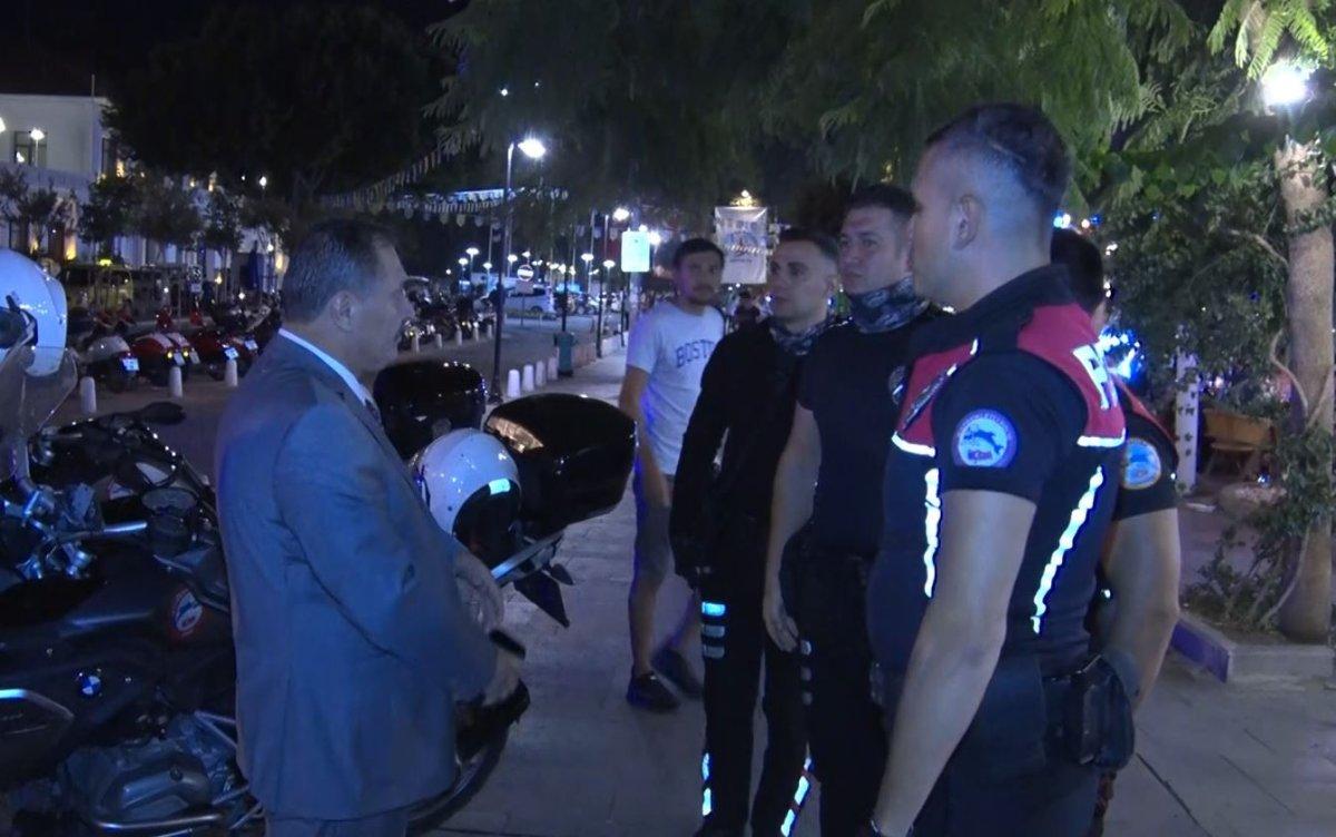 Antalya'da emniyet müdürü gece yürüyerek denetim yaptı