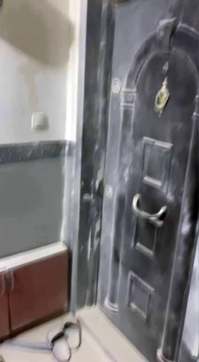 Esenyurt'ta siteye giren şahıs, gençleri bıçakla kovaladı