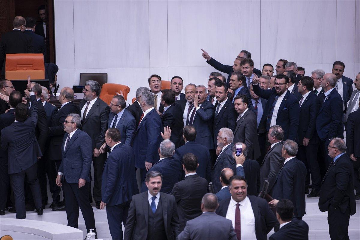 Sosyal medyada dezenformasyon yasası görüşmeleri: Muhalefet TBMM'yi sabote etti