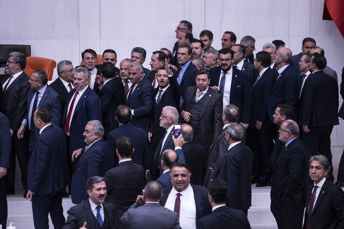 Sosyal medyada dezenformasyon yasası görüşmeleri: Muhalefet TBMM'yi sabote etti