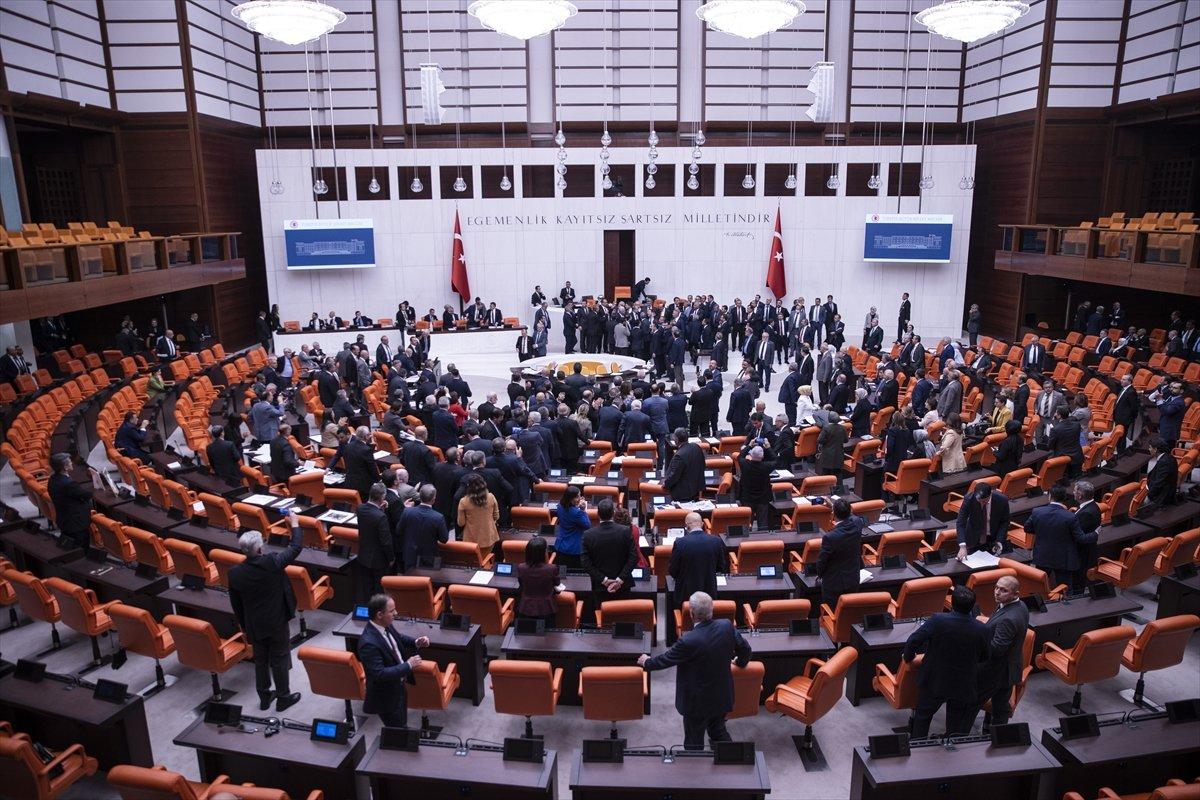 Sosyal medyada dezenformasyon yasası görüşmeleri: Muhalefet TBMM'yi sabote etti