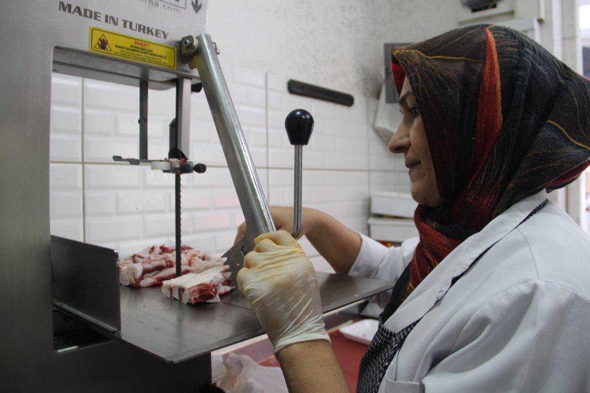 Elazığ'da et yemeyen vejetaryen kadın kasap