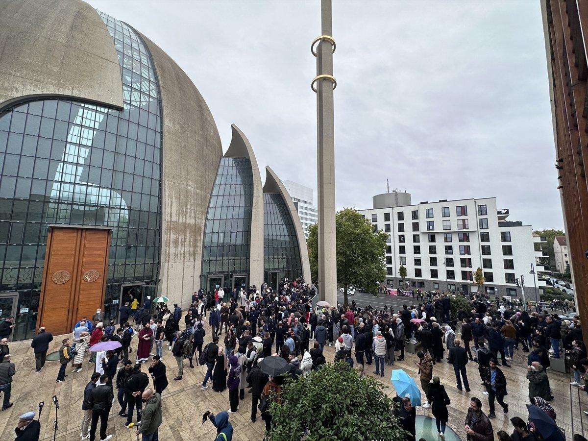 Köln Camisi’nde ilk kez hoparlörden cuma ezanı okundu