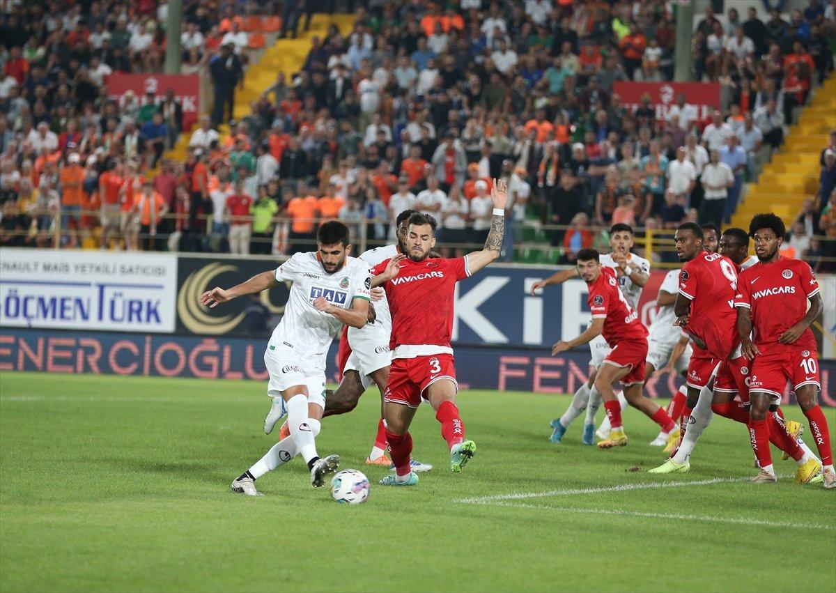 Alanyaspor, Antalyaspor'u mağlup etti