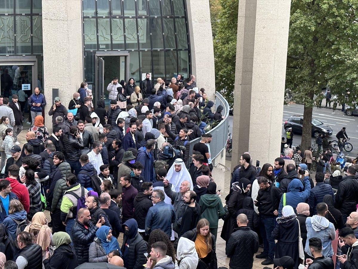 Köln Camisi’nde ilk kez hoparlörden cuma ezanı okundu