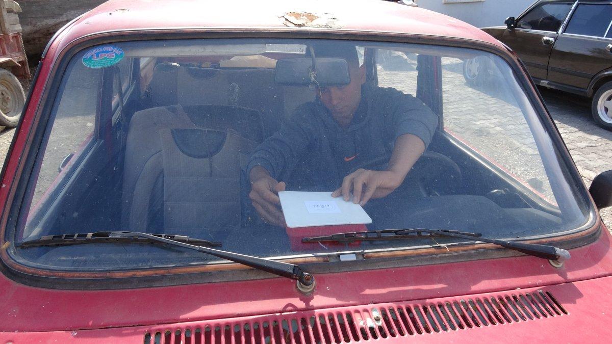 Tokat'ta, 1983 model arabaya kendi yazılımı ile yeni özellikler ekledi