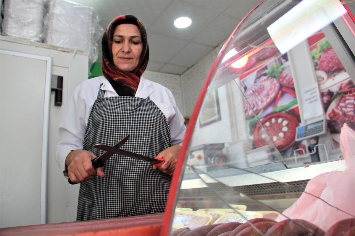 Elazığ'da et yemeyen vejetaryen kadın kasap