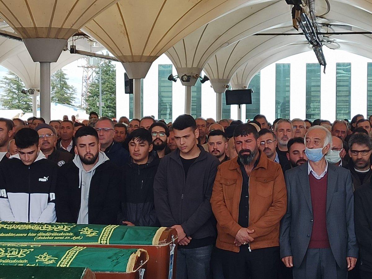 Ankara'da HDP'li vekillerin karıştığı kazada ölen taksici defnedildi