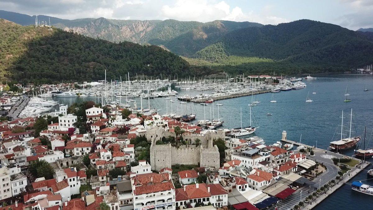 Muğla'da hareketli geçen sezon esnafın yüzünü güldürdü