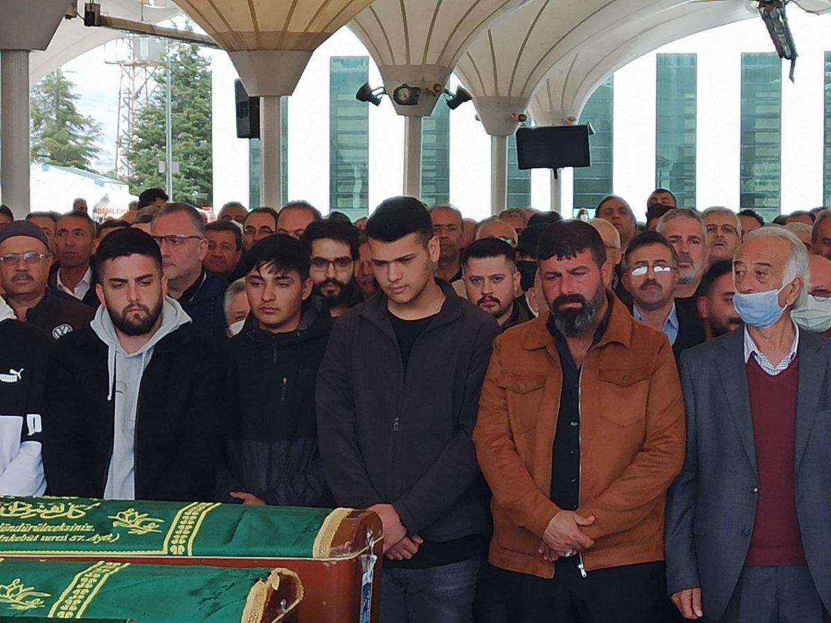 Ankara'da HDP'li vekillerin karıştığı kazada ölen taksici defnedildi