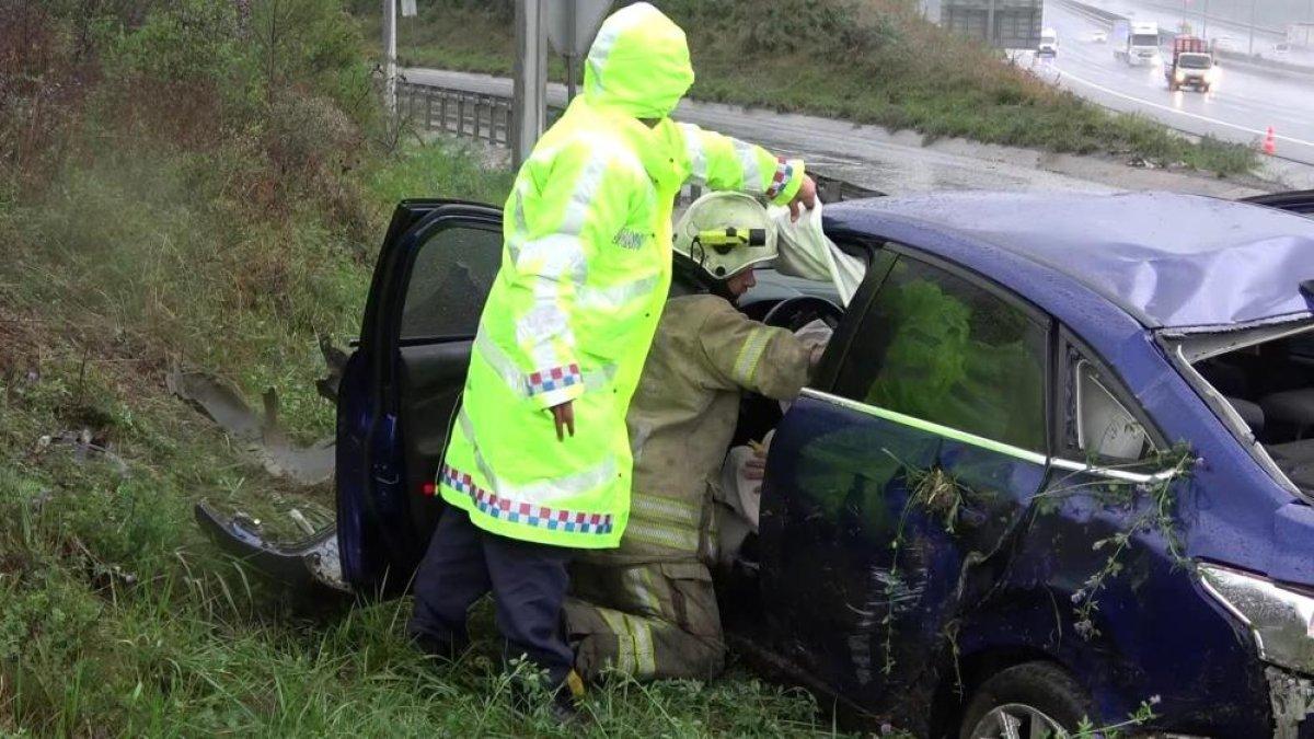 Kuzey Marmara otoyolunda seyir halindeki sürücü kaza yaptı