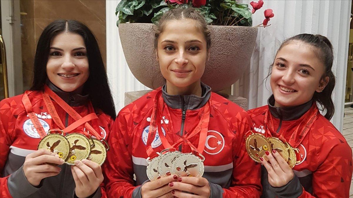 Genç haltercilerden Avrupa'da 6'sı altın 9 madalya