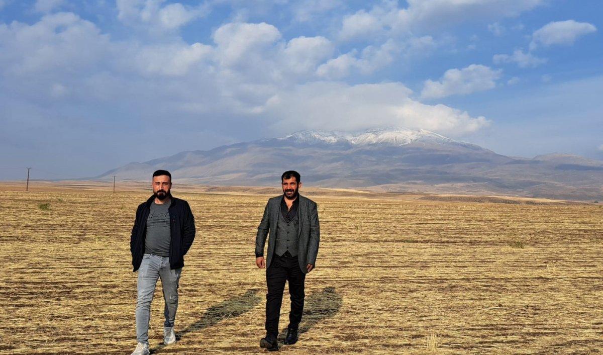 Bitlis'in Süphan Dağı'na sezonun ilk karı yağdı