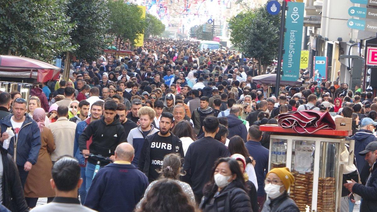 Taksim'de pazar günü yoğun geçti