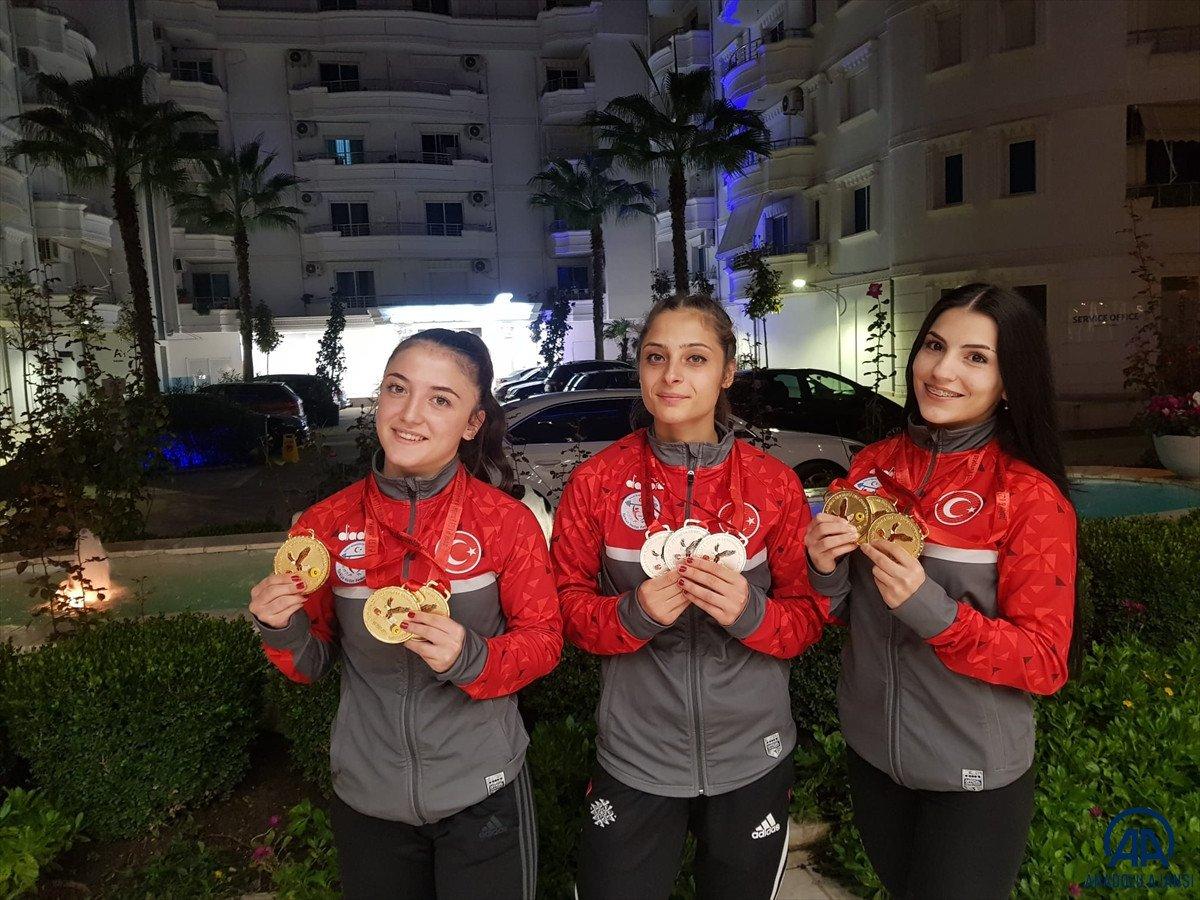 Genç haltercilerden Avrupa'da 6'sı altın 9 madalya