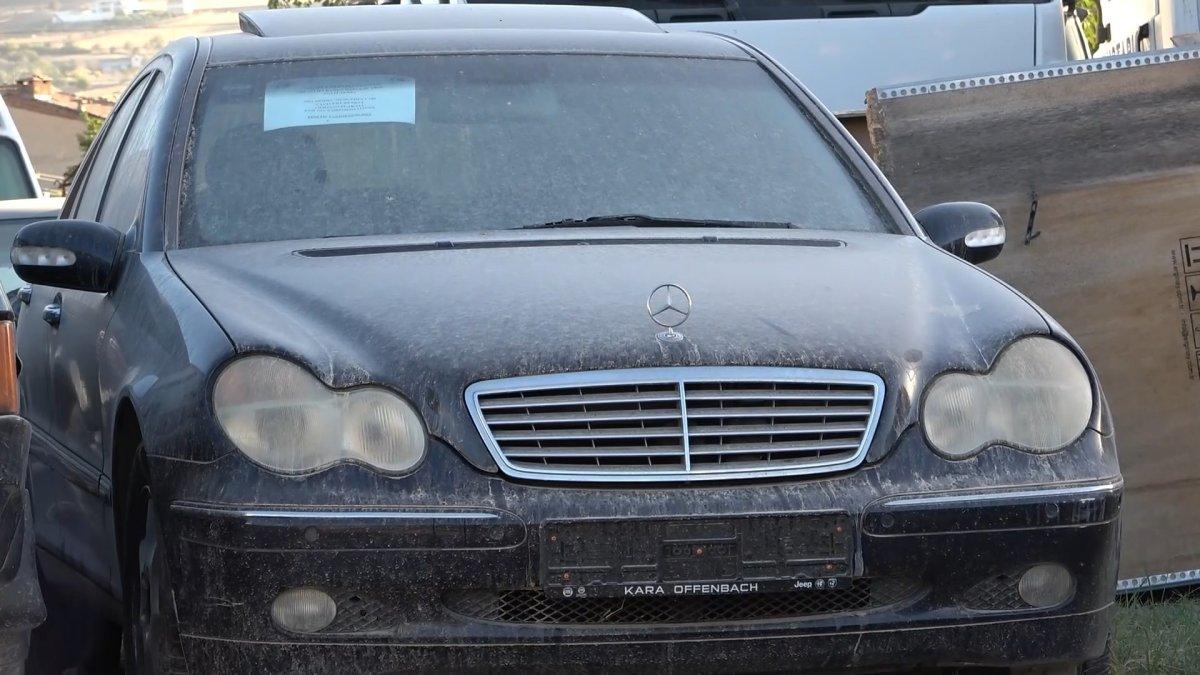 Elazığ’daki yediemin otoparkı araç mezarlığına döndü