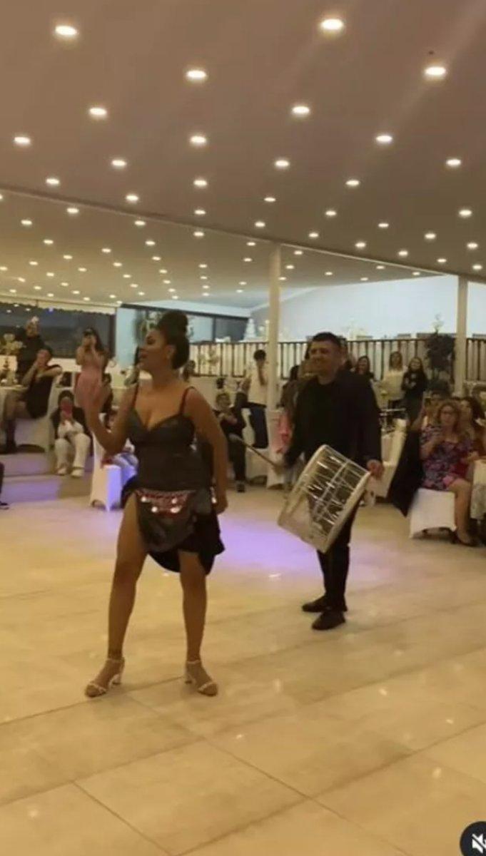 Solmaz Çiros, eteğini beline bağladı