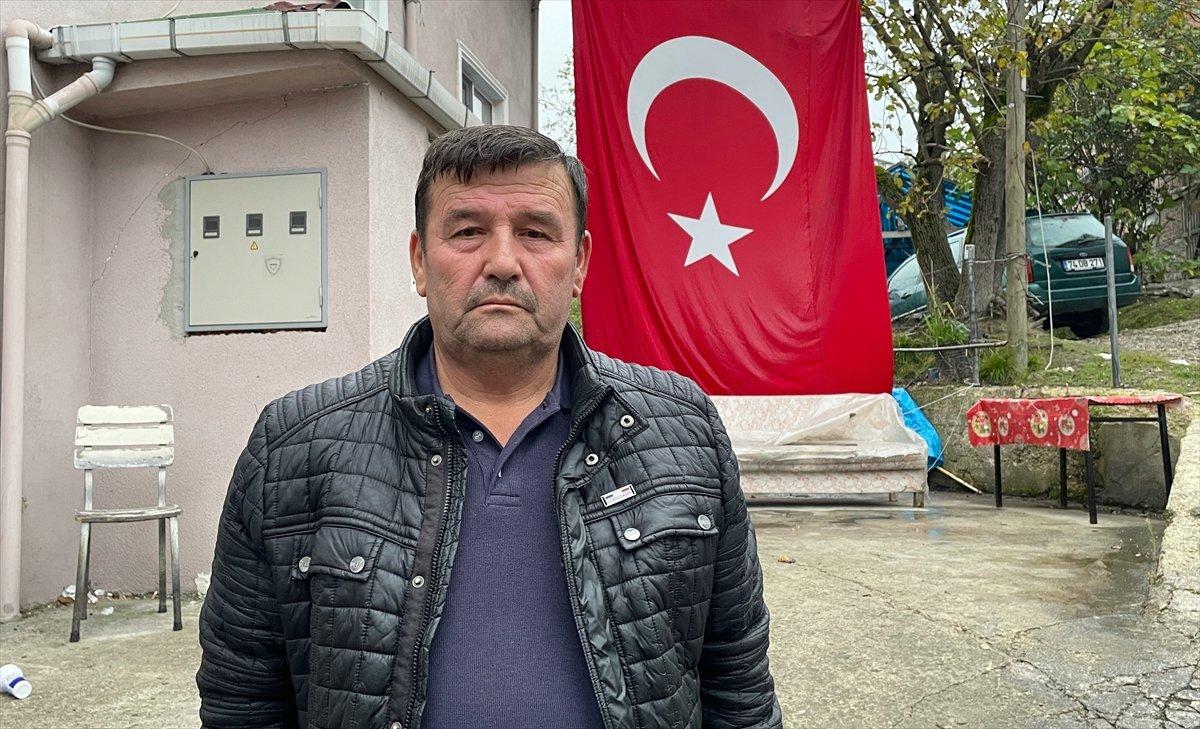 Maden ocağında şehit olan oğlunu gülen yüzüyle yad ediyor