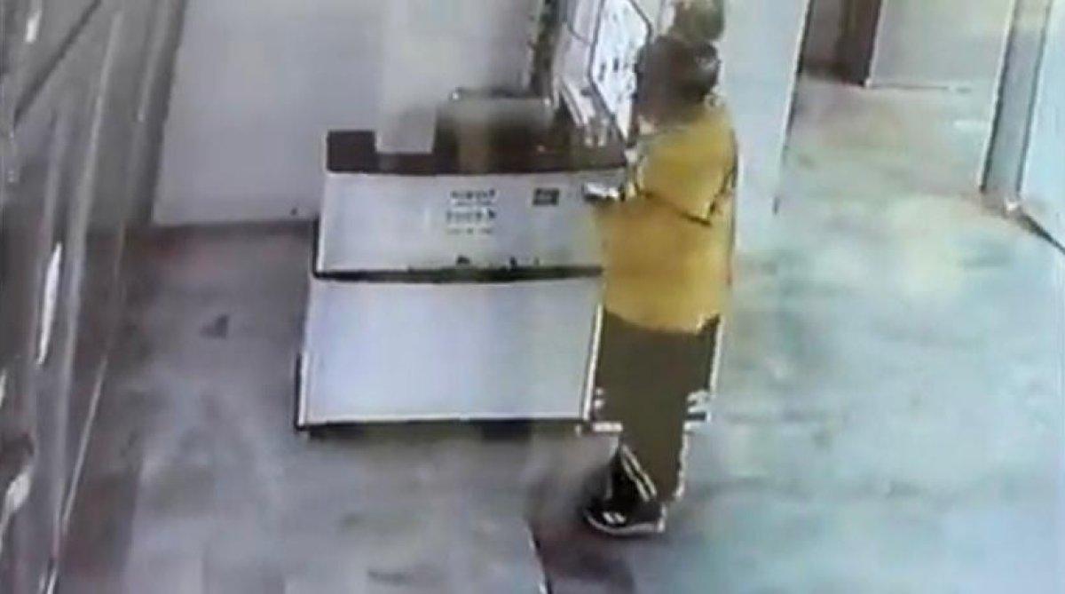 Sancaktepe'de moto kurye SMA'lı çocuğun yardım kumbarasını çaldı