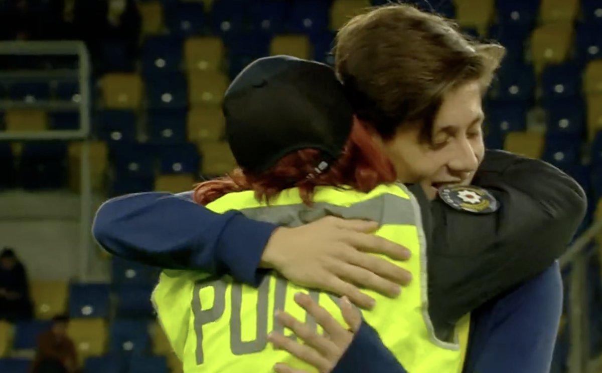 Arda Güler, polis teyzesiyle hasret giderdi