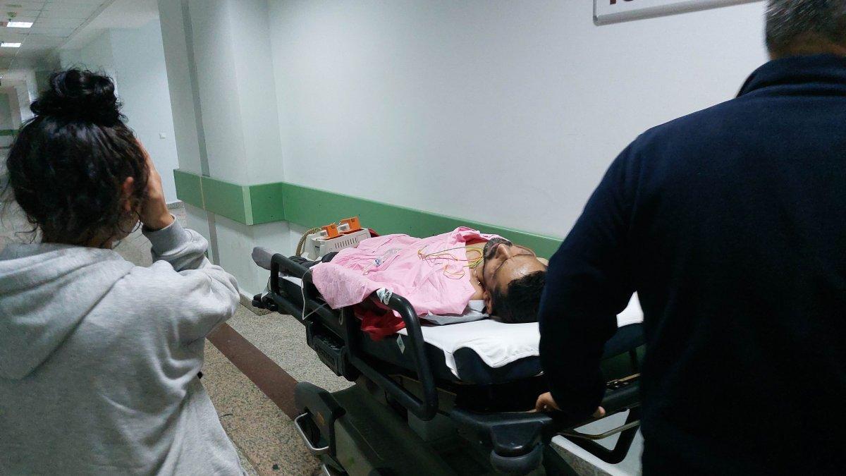 Samsun'da yemek yerken kardeşinin bıçaklı saldırısına uğradı