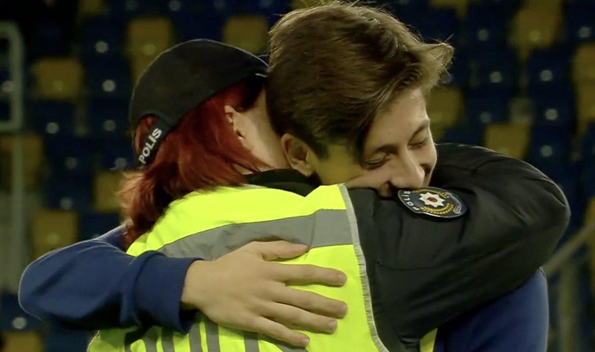 Arda Güler, polis teyzesiyle hasret giderdi