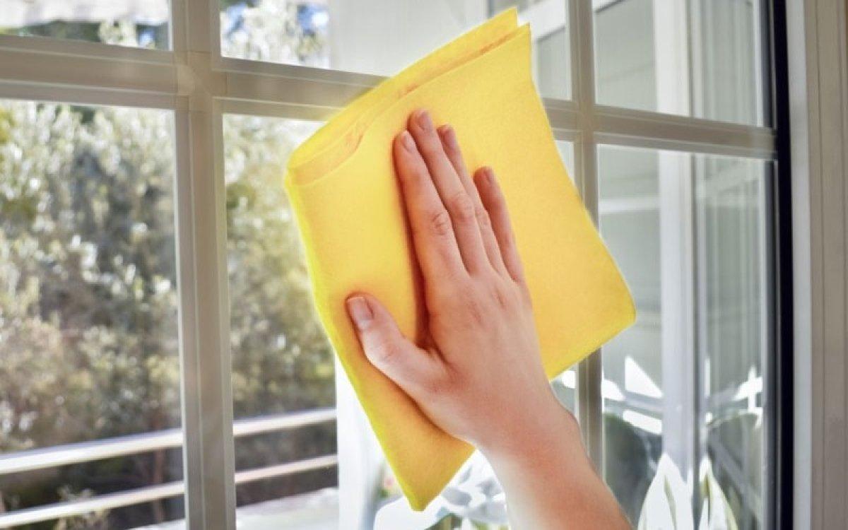 Ayna gibi camlar: Cam temizliği nasıl yapılır, püf noktaları nelerdir? Cam nasıl pırıl pırıl olur?
