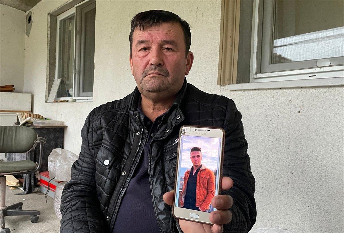 Maden ocağında şehit olan oğlunu gülen yüzüyle yad ediyor