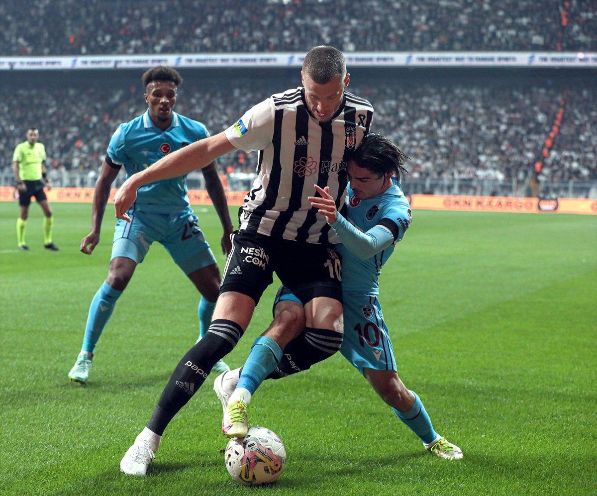 Abdülkadir Ömür'ün elinde kırık oluştu