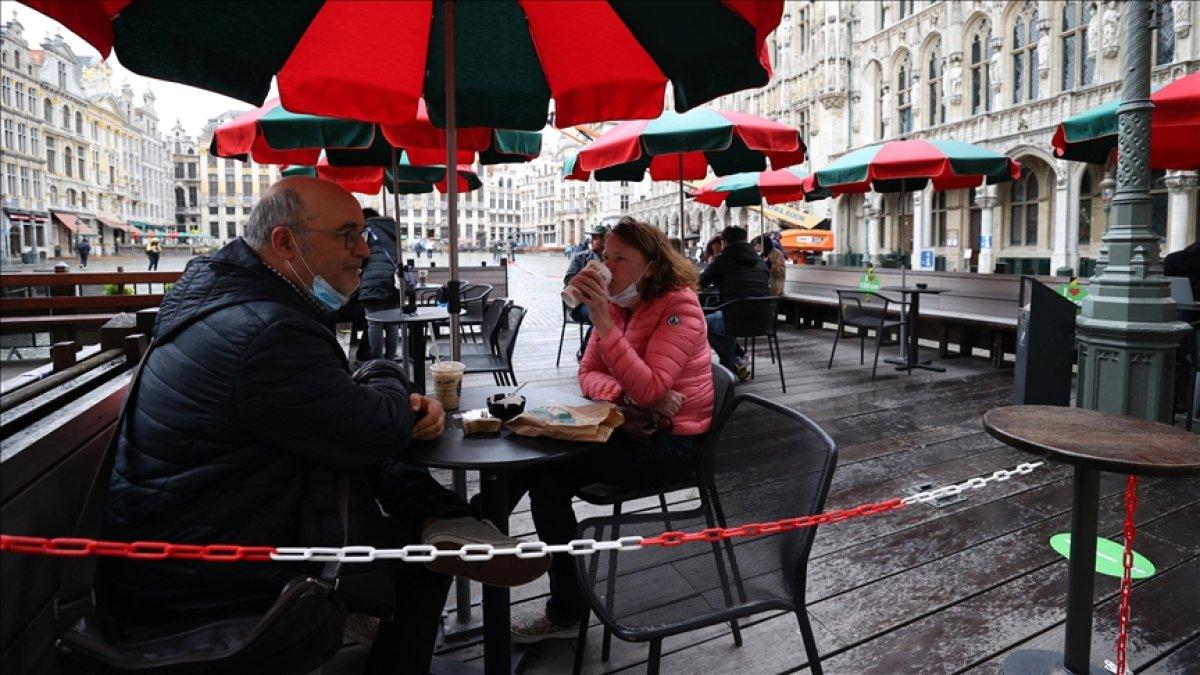 Belçika'da kriz, kafeleri yeni uygulamalara yöneltti