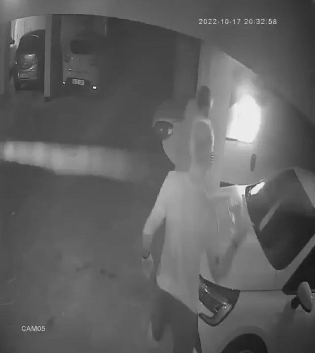 Gaziosmanpaşa'da park yeri için komşusunun aracını yaktı