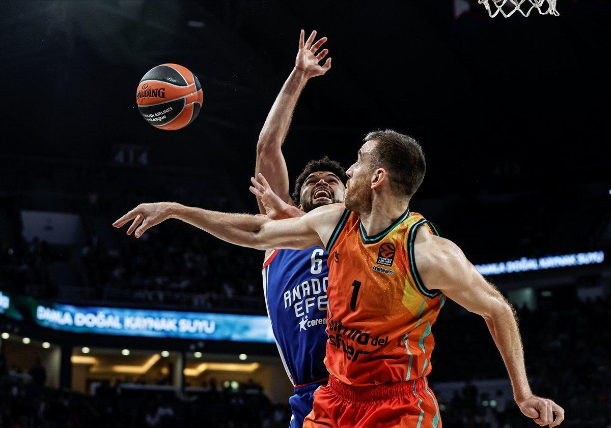 Anadolu Efes, EuroLeague'de Valencia'ya mağlup oldu