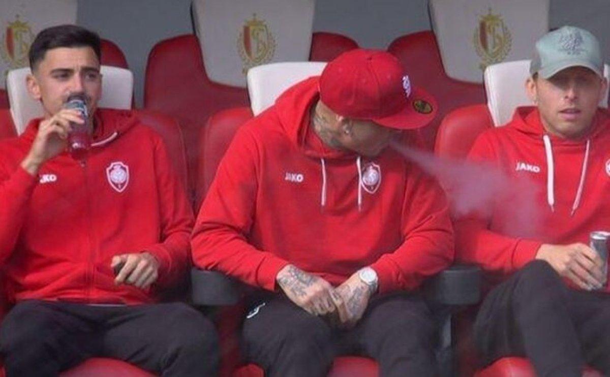 Nainggolan yedek kulübesinde e-sigara içti