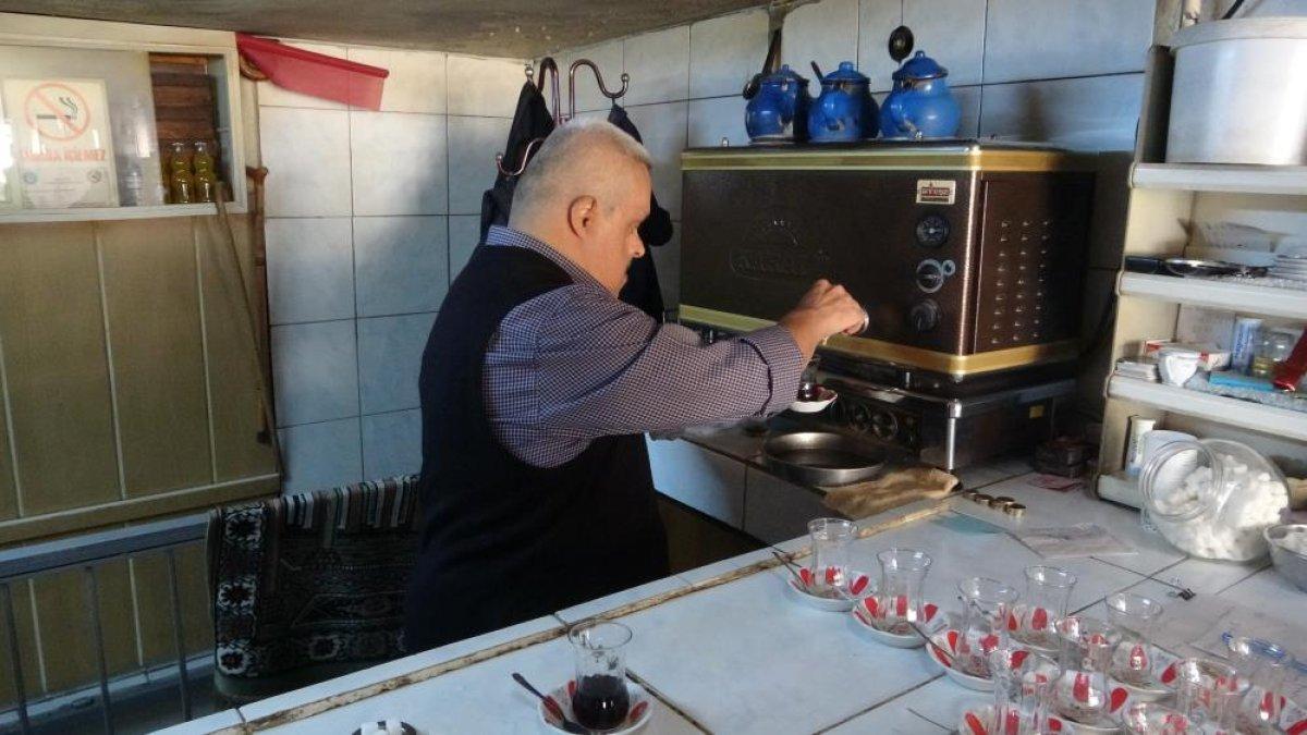 Malatyalı esnafın down sendromlu çaycısı