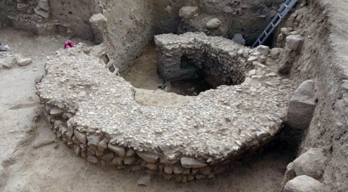 Hititlere ait saray ve tapınak kalıntıları gün yüzüne çıkarılıyor