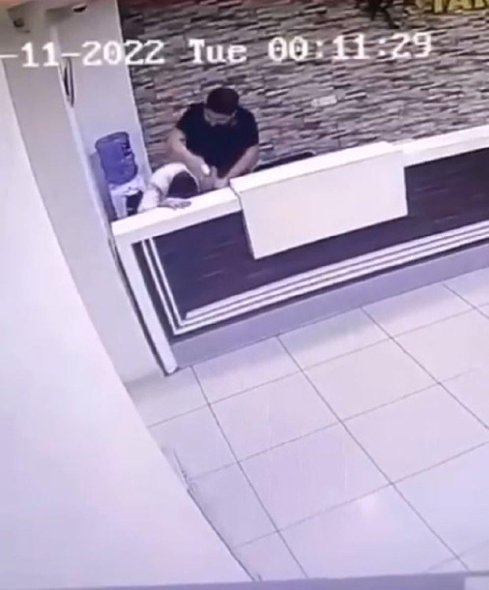 Esenyurt’ta, eşine mesaj attığı iddiası ile site görevlisini darbetti