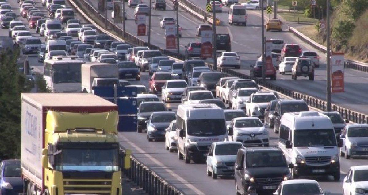 18 Ekim 2022 trafik yoğunluğu nasıl? Hangi yollar kapalı? İBB trafik yoğunluk haritası!