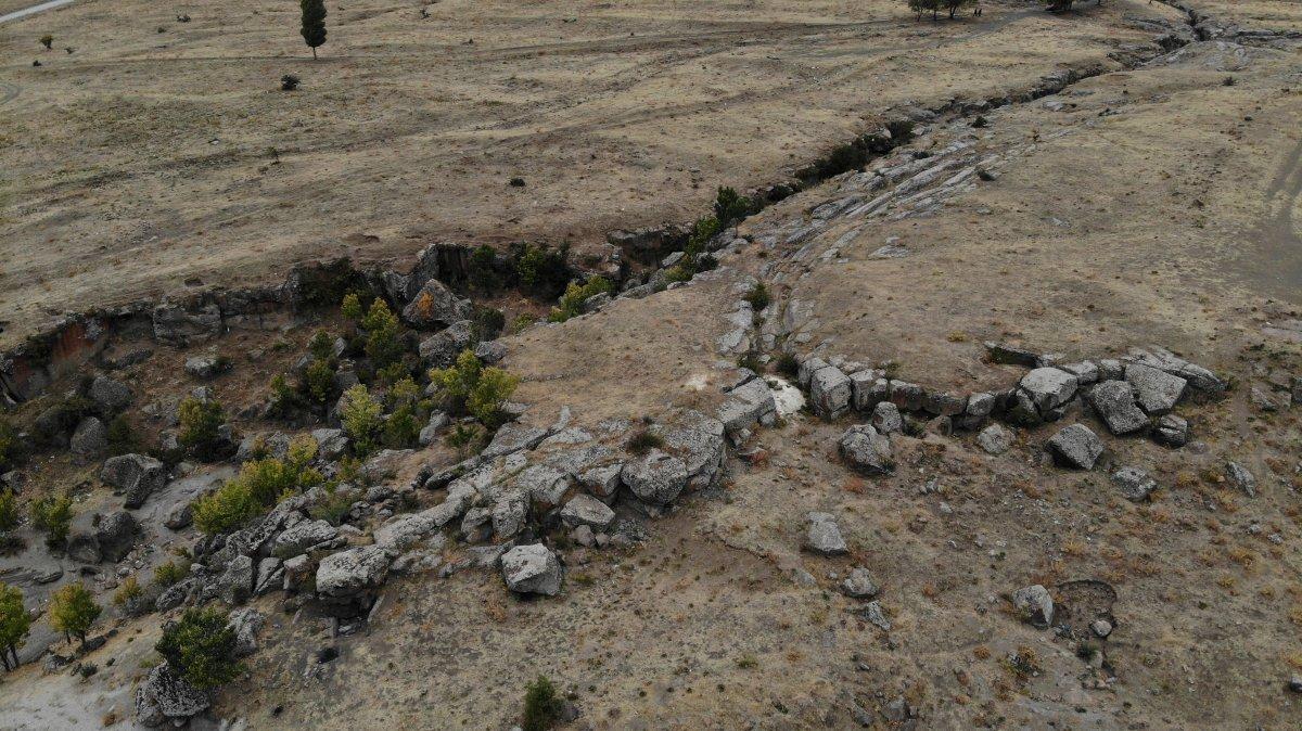 Bitlis'teki Tatvan Antik Kenti toprak altından çıkarılmayı bekliyor