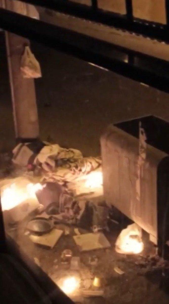 İzmir'de evini yakan kadın, koltuğa oturup sigara içti