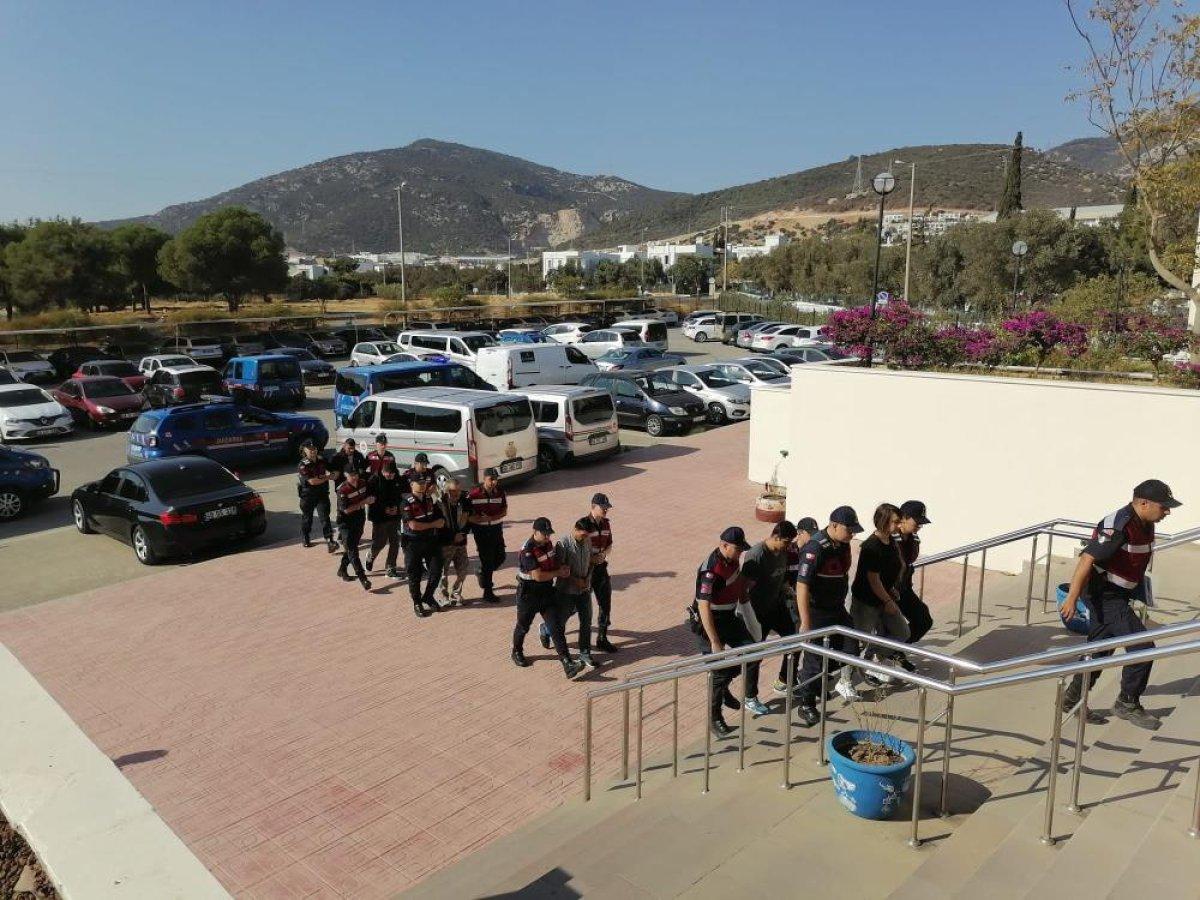 Muğla'da 2 milyon 900 bin dolarlık elması gasp eden iki kişi tutuklandı