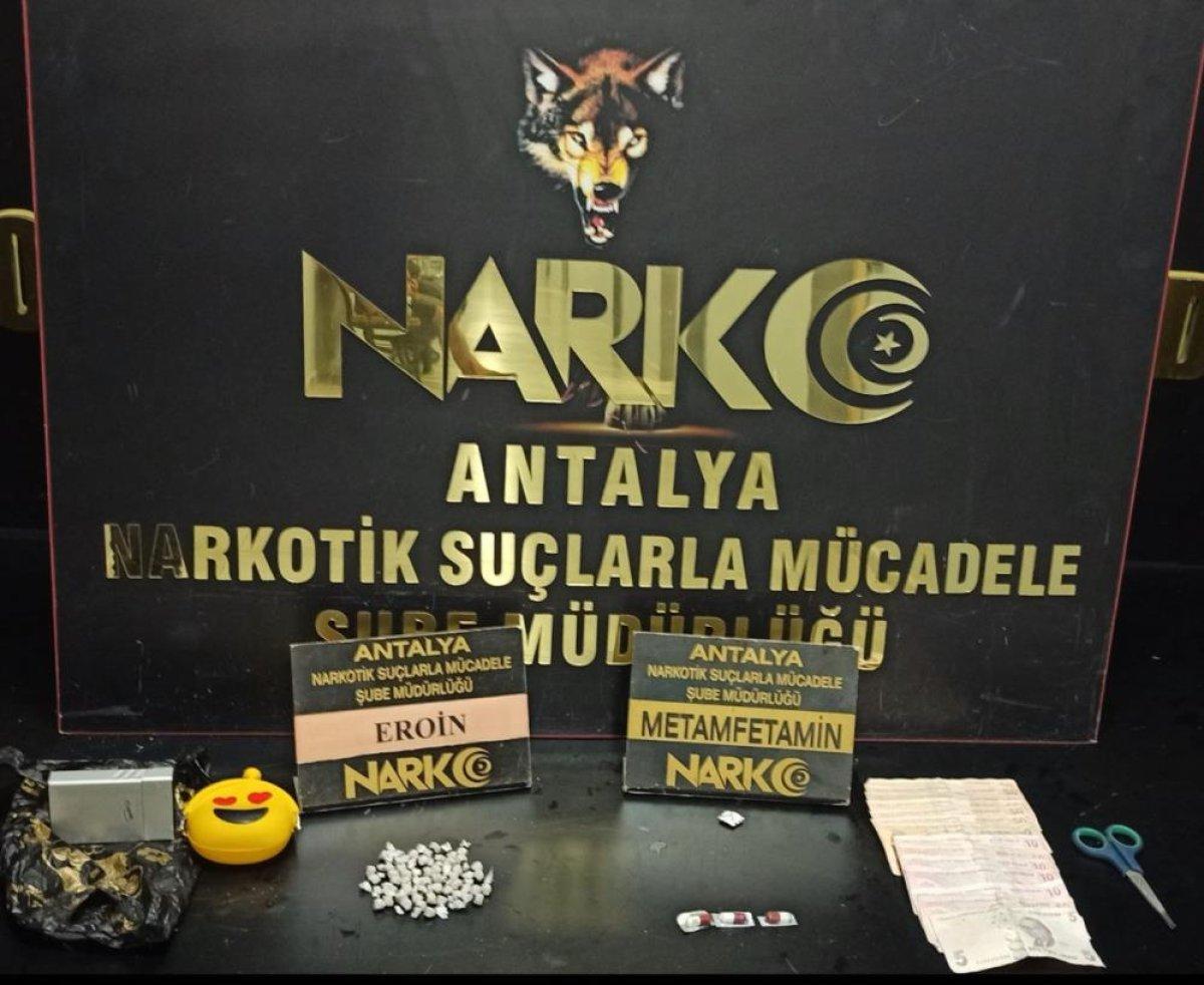 Antalya'da sokak satıcılarına operasyon: 6 gözaltı