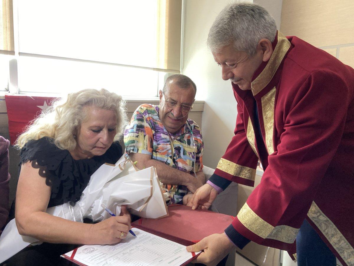 Konya'da 30 yıl sonra hastanede dünyaevine girdiler