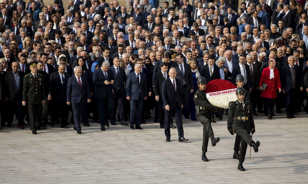 Süleyman Soylu muhtarlarla Anıtkabir'i ziyaret etti